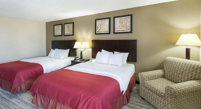 Четырёхместный номер Standard Clarion Hotel San Angelo near Convention Center
