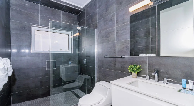 Апартаменты Luxury 2-bedroom Condo Right on the Strip in Palm Beach