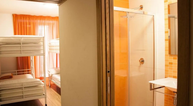 Hostel San Fermin, Rezerwuj Hostel Hotele w Baskonia z parkingiem, Parking