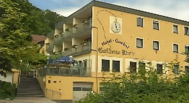 Goldene Uhr