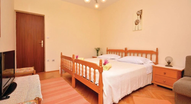 Awesome Home in Jelsa With Wifi and 0 Bedrooms, Prenota Hotel Jelsa 