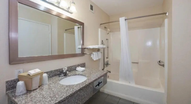 Номер Standard Red Roof Inn Mobile - Midtown