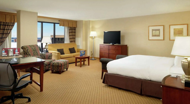 Двухместный полулюкс DoubleTree by Hilton Washington Dulles Airport