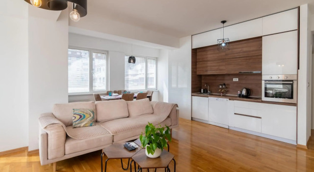 High-End Spacious Apartment next to City Mall