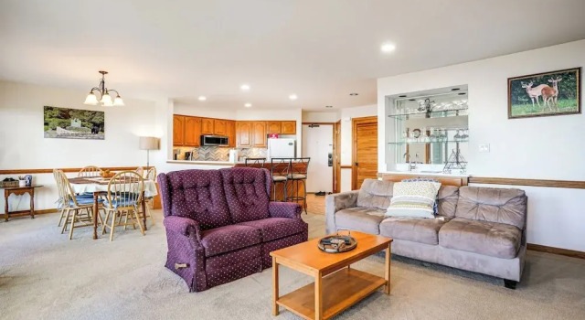 1 Mi to Wintergreen Resort: Mtn-view Condo!