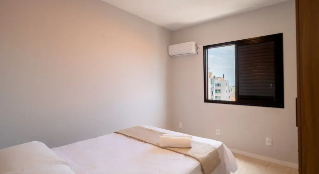 Apt w/ Balcony Steps From the Beach - Ids0501, Забронировать Апартаменты/квартира Апартаменты Флорианополиса, рядом с Пляж Канасвиейраш, Апартаменты/квартира
