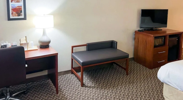 Люкс с видом на бассейн Comfort Inn & Suites Thatcher - Safford