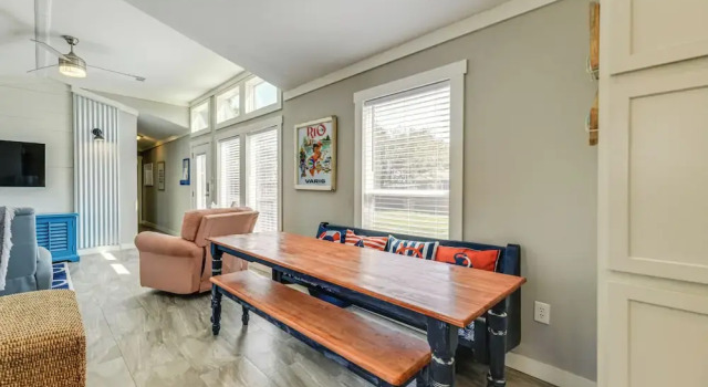 2 Blocks From Aransas Bay: Family Home w/ Patio!, Buchen Sie Ferienhaus Fulton Texas