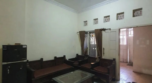 OYO 93114 Salak Homestay Syariah, Boek Hotel Lakarsantri Surabaya, in de buurt van Gelora 10 November Stadium