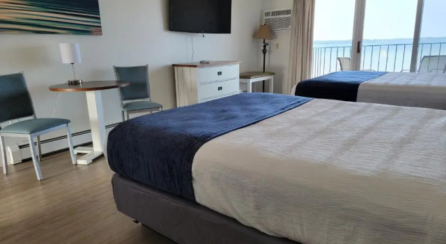 Четырёхместный номер Standard Pointes North Beachfront Hotel - 2 Person Spa Tub Studios