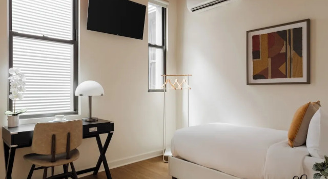 Номер Comfort FOUND Hotels, Chicago, Series by Marriott