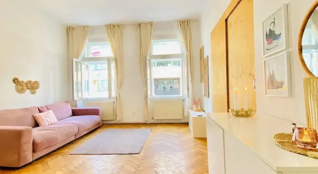 Cozy 2BR Apartment Near Westbahnhof, Prenota Appartamento Vienna Austria