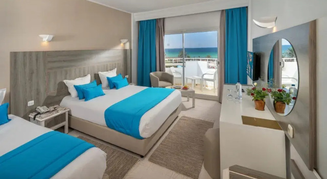 Трёхместный номер Standard с видом на море Vincci Helya Beach