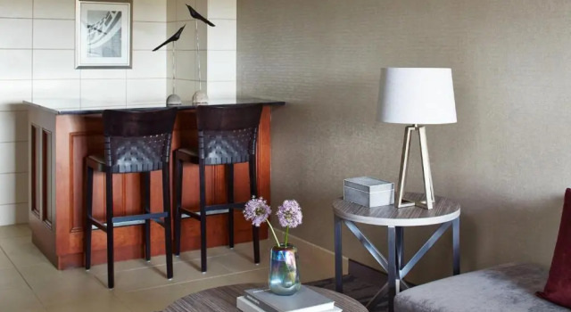 Двухместный люкс Executive с 2 комнатами Rochester Airport Marriott
