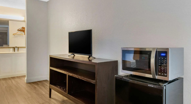 Четырёхместный номер Standard Econo Lodge Airport - RJ Stadium