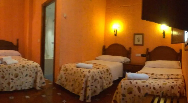 Четырёхместный номер Standard Hotel Hermanos Macias