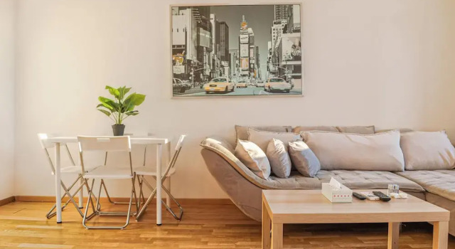 Charming 2BR Apt in Prime Location