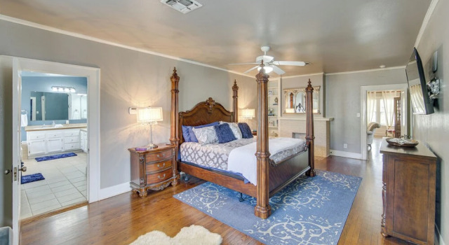 'the Pink Azalea' - Tyler Home w/ Yard + Patio!, Rezerwuj Hotel Hotele 3-gwiazdkowe w Tyler, 3*