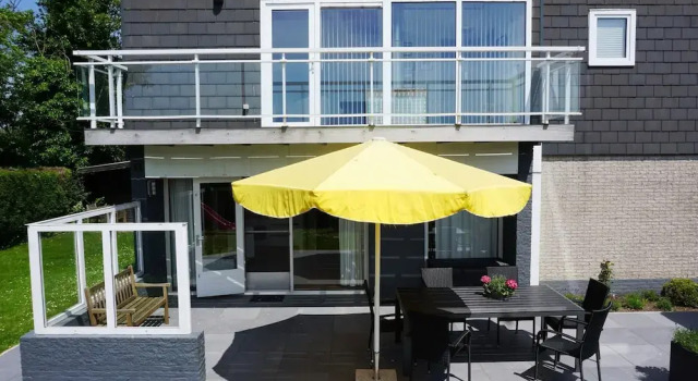 Коттедж Classic Detached Bungalow, Perfect for Water Sports and Nature Enthusiasts