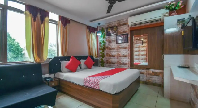 Hotel Golden Palace by OYO Rooms, Book Hotel Sakchi 