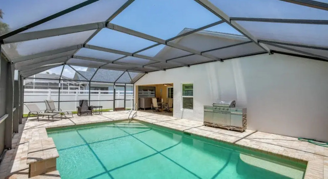 Коттедж 5 Mi to Fort Myers Beach: Home w/ Heated Pool!