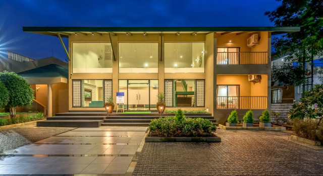 SaffronStays Amaltas, Nashik-10 Bedroom Pool Villa For Large Groups And Corporate Offsites, Забронировать Вилла Насик штат Махараштра