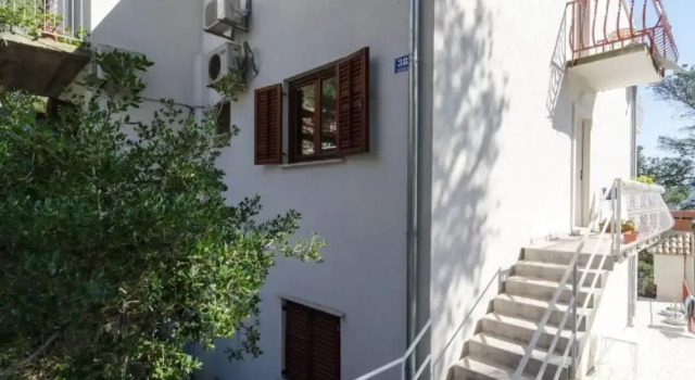 Guest House Sobra 38, Забронировать Гостевой дом Собра Остров Мльет, рядом с Частный Пляж «Апартментс Ядранка Мльет»
