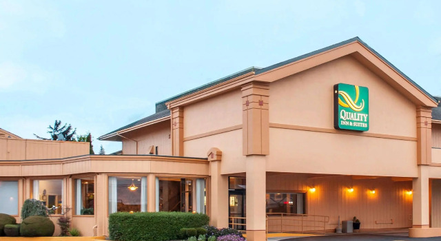 Четырёхместный люкс Quality Inn & Suites at Coos Bay