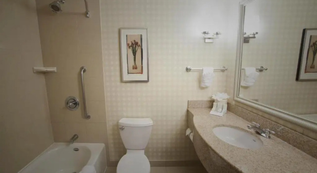 Полулюкс Hilton Garden Inn Albuquerque Uptown