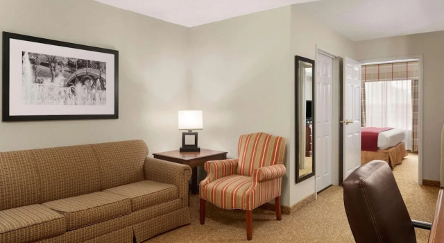 Люкс c 1 комнатой Country Inn & Suites by Radisson, Louisville South, KY
