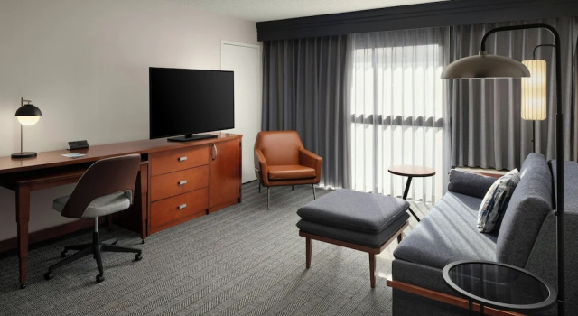 Люкс c 1 комнатой Courtyard by Marriott Portland Beaverton