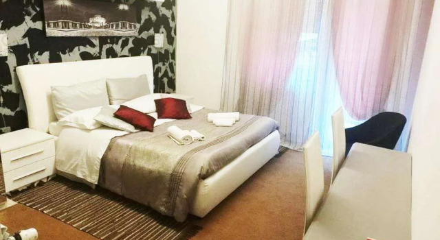 Acanto Room Suite, Buchen Sie Hotel San Giovanni. Rom, in der Nähe von Cinecittà Due