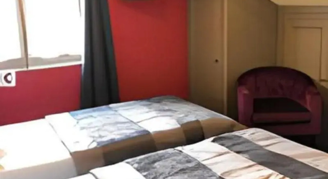 Logis Hotel le 1050, Book Hotel Hoteller i Rhône-Alps med pool, Swimmingpool