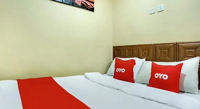 Люкс OYO 43927 Sassana Hotel (Sanitized Stay)