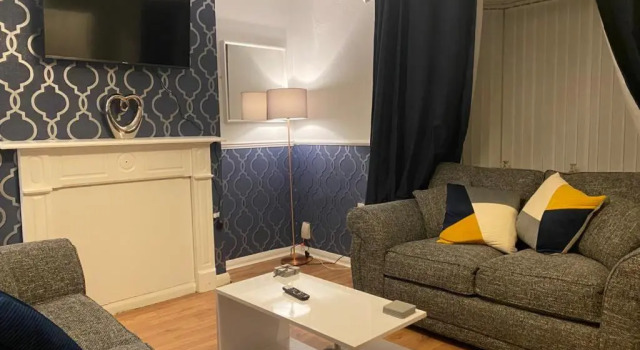 Cosy 3 Bedroom House, Free Parking & Wifi