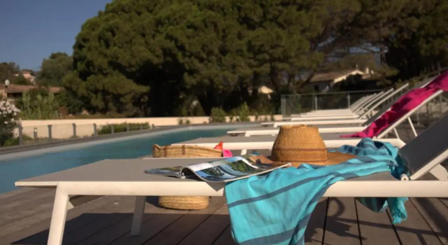 Апартаменты Цокольный этаж CALADEA Locations de Vacances 5 étoiles, piscine chauffée