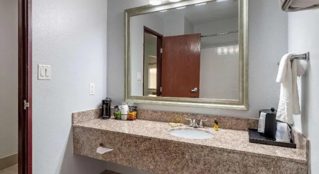 Четырёхместный номер Standard Best Western Plus Orange County