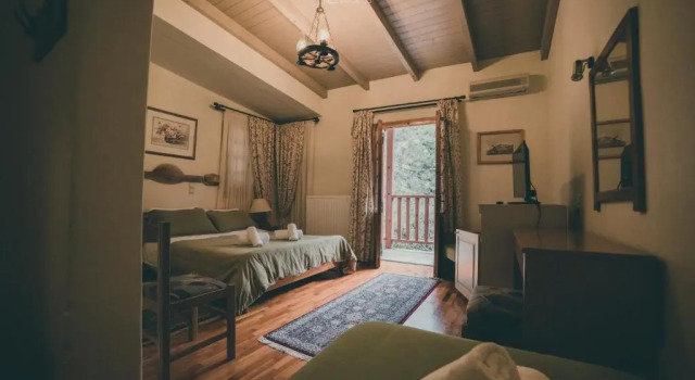 Трёхместный номер Standard с видом на горы Bourazani Wild Life Resort