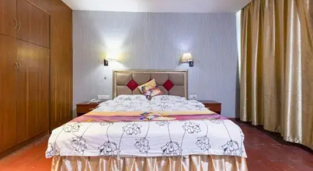 Люкс Dongguan Xinyi Business Hotel (Xingtai Academy)