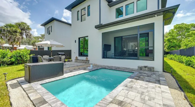 Walk to Celebration Park: Naples Home w/ Pool!, Buchen Sie Ferienhaus East Naples Naples