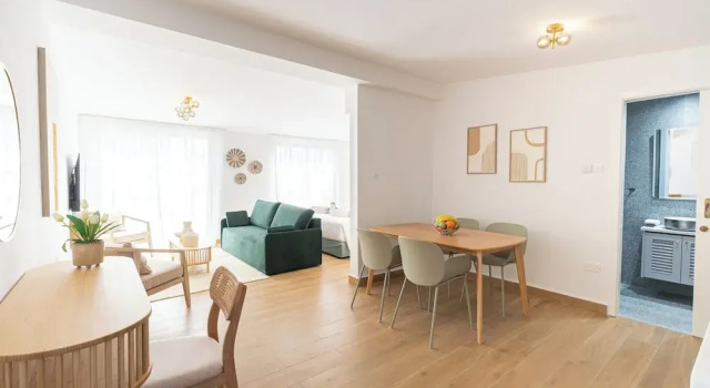 Loft Centrale, Rezerwuj Hotel Hotele w Pafos z basenem, w pobliżu Municipal Baths Beach, Basen