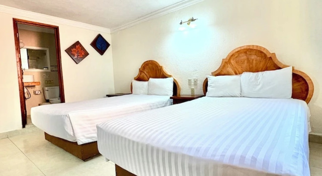 Четырёхместный номер Standard с балконом Suites Cancun Center