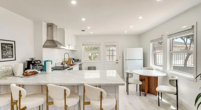 Коттедж 7 Mi Huntington Beach: Family Home w/ Patio!