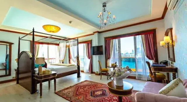 Двухместный люкс Royal с балконом и with Creek view Riviera Hotel