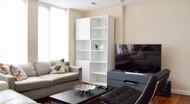 Bright and Modern 1 Bedroom Flat in The Centre of London, Забронировать Апартаменты/квартира Лондонский Сити Лондон, рядом с British Library of Political and Economic Science