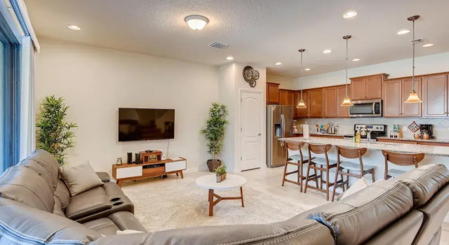8843 GC Windsor at Westside Luxury 5 BR Townhome