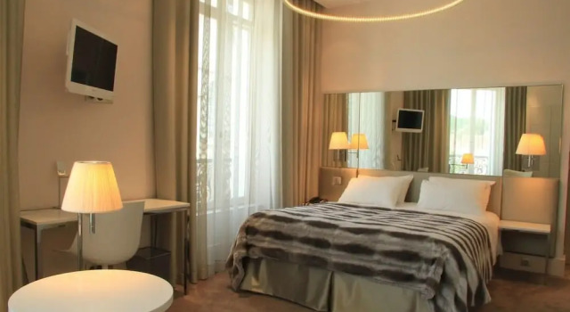 Четырёхместный семейный номер Standard Le César Hôtel