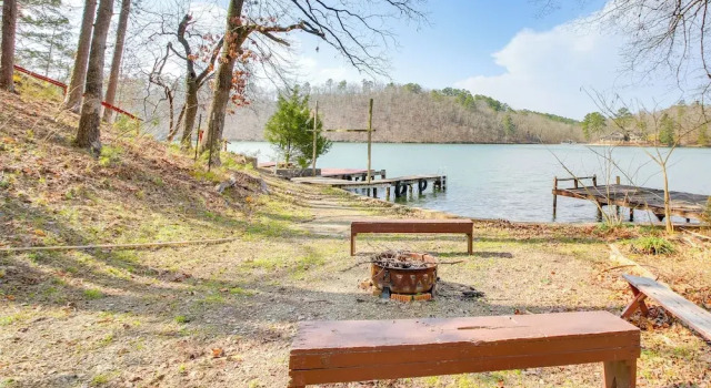 Коттедж Lake Hamilton Family Gem: Hot Tub & Boat Slip!