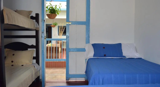 Кровать в общем номере Hostal Bosque de Niebla