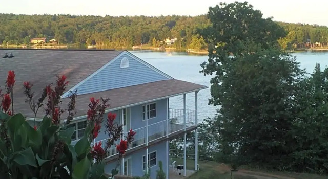 Коттедж Crown Point Resort
